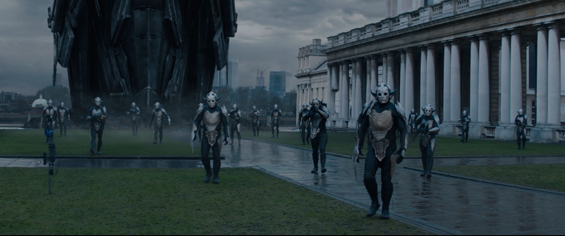 Dark Elves in Thor The Dark World in the Queen Anne Court.