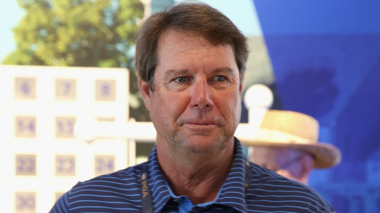 Paul Azinger headshot