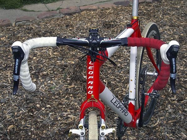 The red-and-white color scheme carries through right to the bar tape.