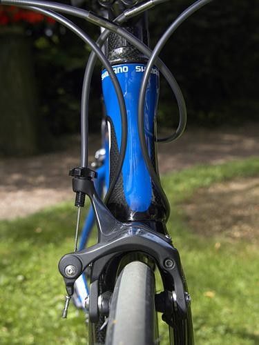 The lower brake barrel adjusters improve cable routing on more smaller/more compact frames and lower/shorter stems.