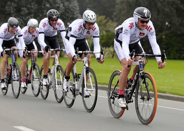 Floyd Landis leads the Cyclingnzshop.com-Bio Sport team in the opening TTT.
