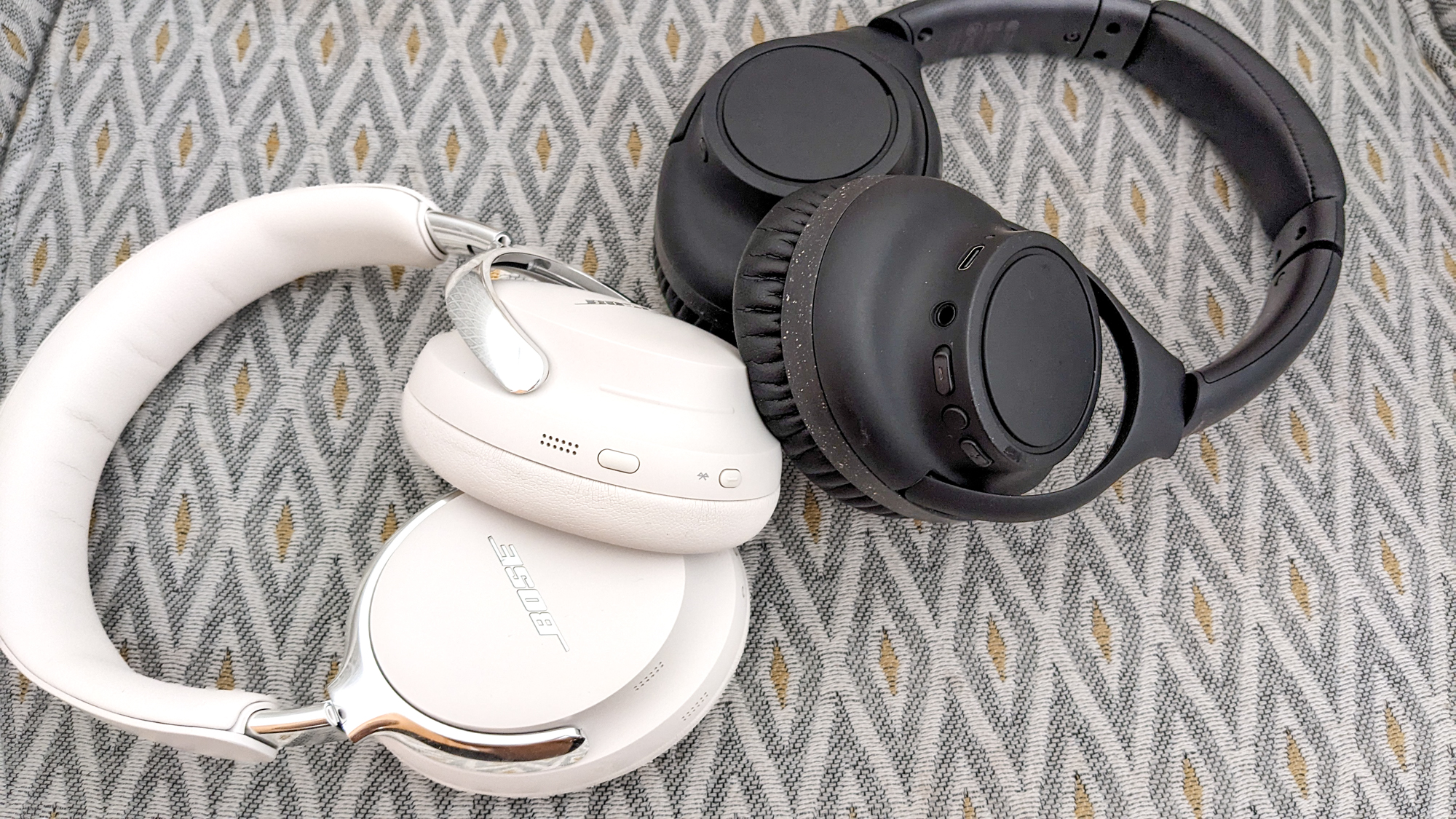Bose QuietComfort Ultra Headphones gen 2 vs Audio Technica ATH-S300BTBK