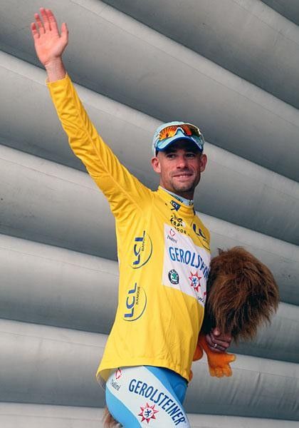 Schumacher waves to the crowd