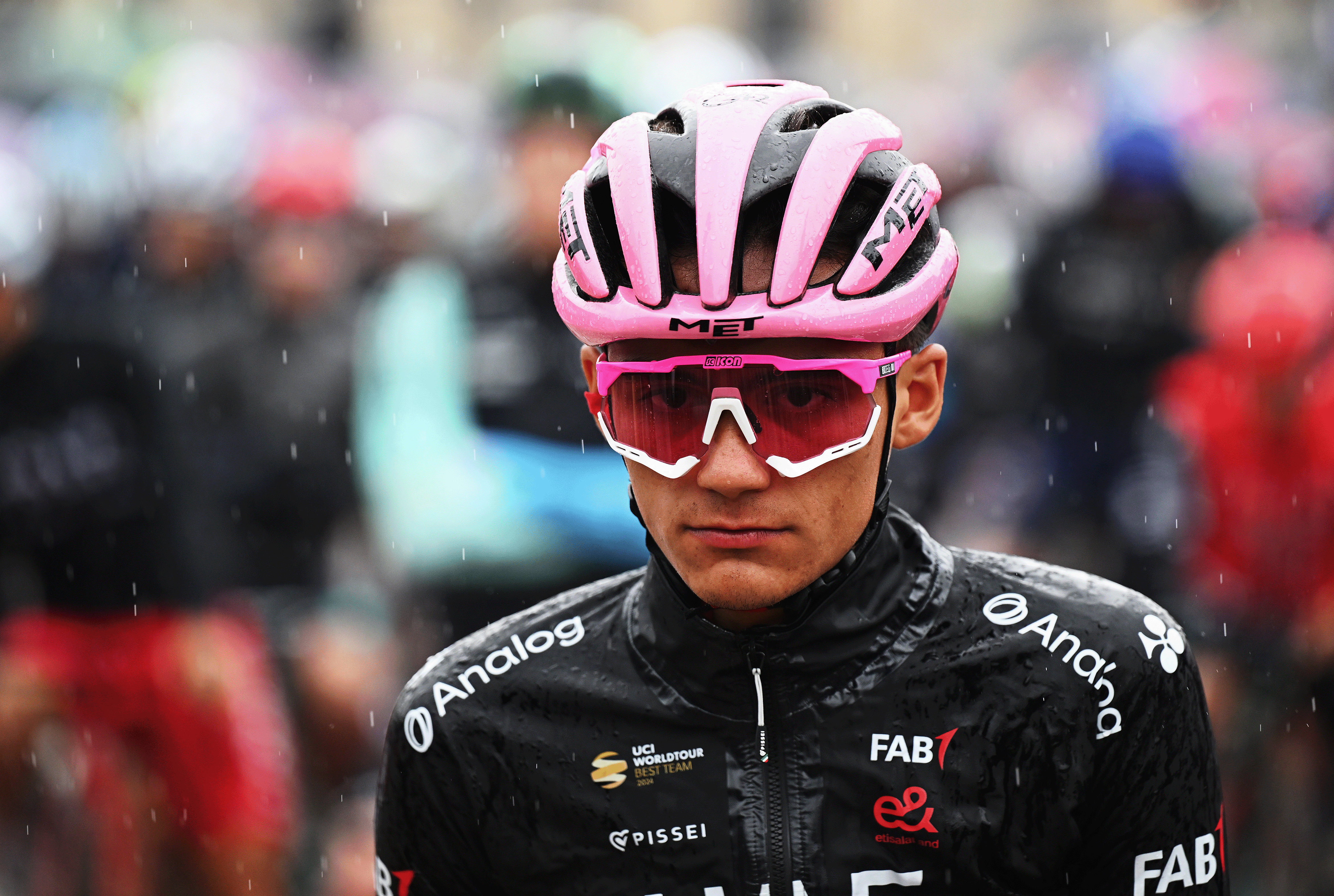 PIAZZOLA SUL BRENTA, ITALY - MAY 27: Isaac Del Toro of Mexico and Team UAE Team Emirates - XRG - Pink Leader Jersey prior to the 108th Giro d'Italia 2025, Stage 16 a 203km stage from Piazzola sul Brenta to San Valentino (Brentonico) 1316m / #UCIWT / on May 27, 2025 in Piazzola sul Brenta, Italy. (Photo by Dario Belingheri/Getty Images)