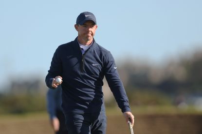 McIlroy waves to the crowd 