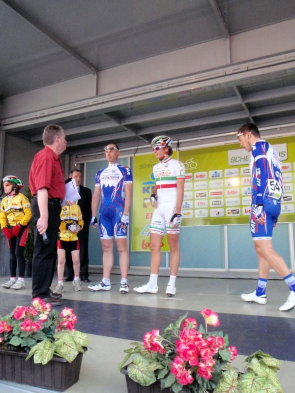Lazlo Bodrogi and Filippo Pozzato wait for their Katusha teammates