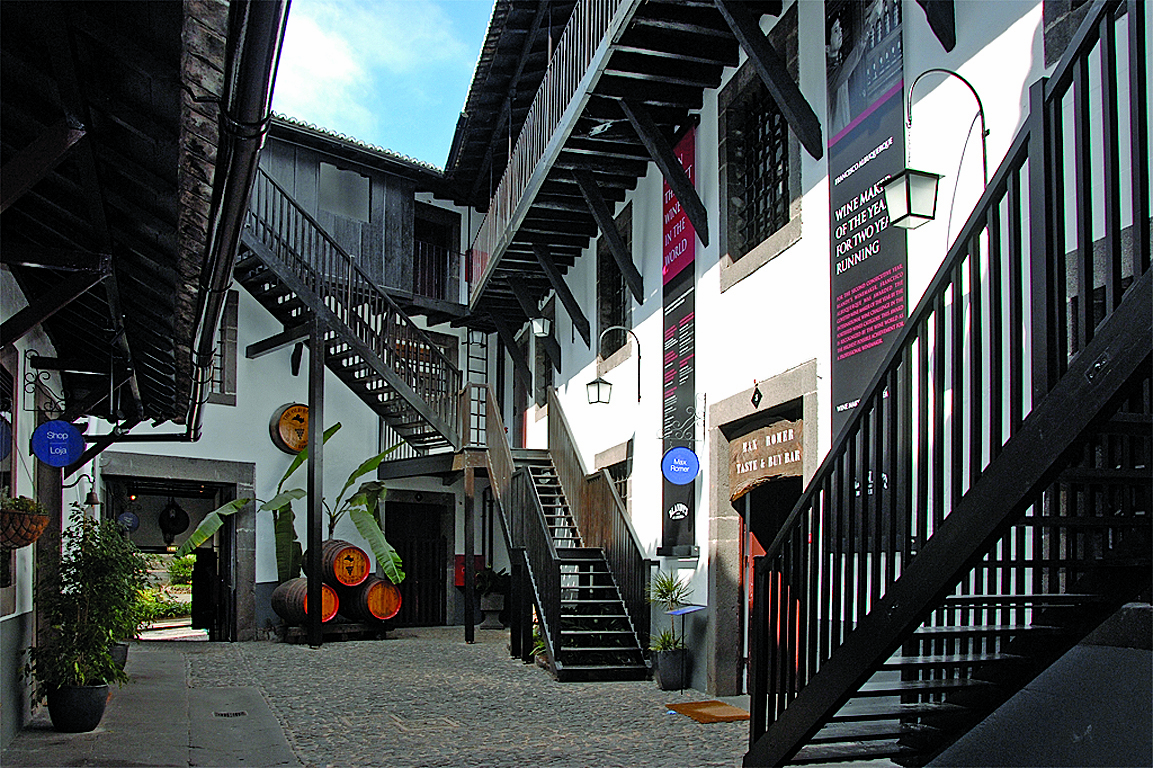 Blandy's - Lodge Exterior View