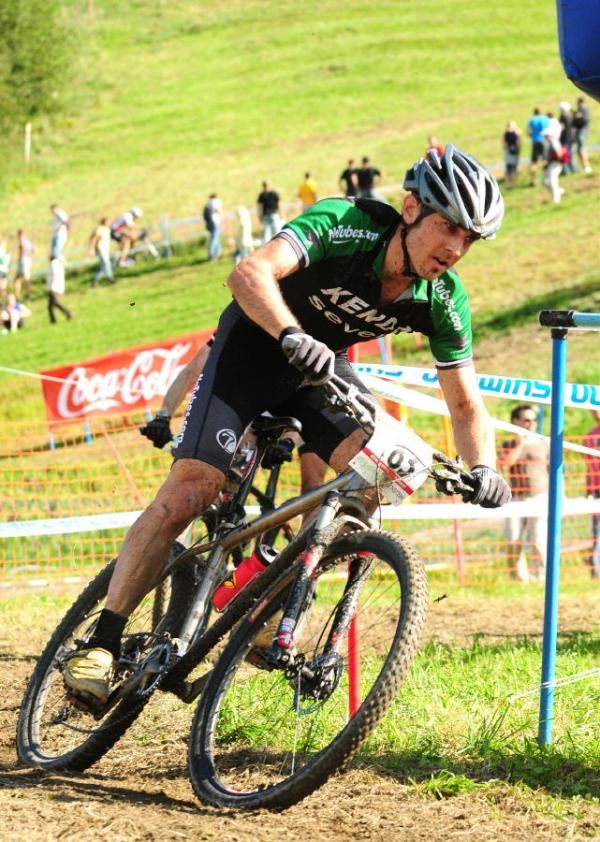 Mike Broderick (Kenda-Seven-No Tubes) cornering