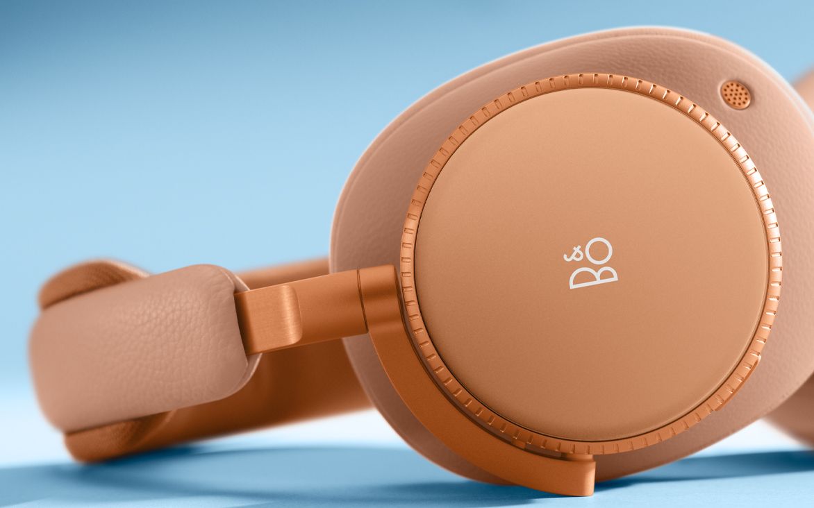 Bang &amp; Olufsen H100 in Apricot