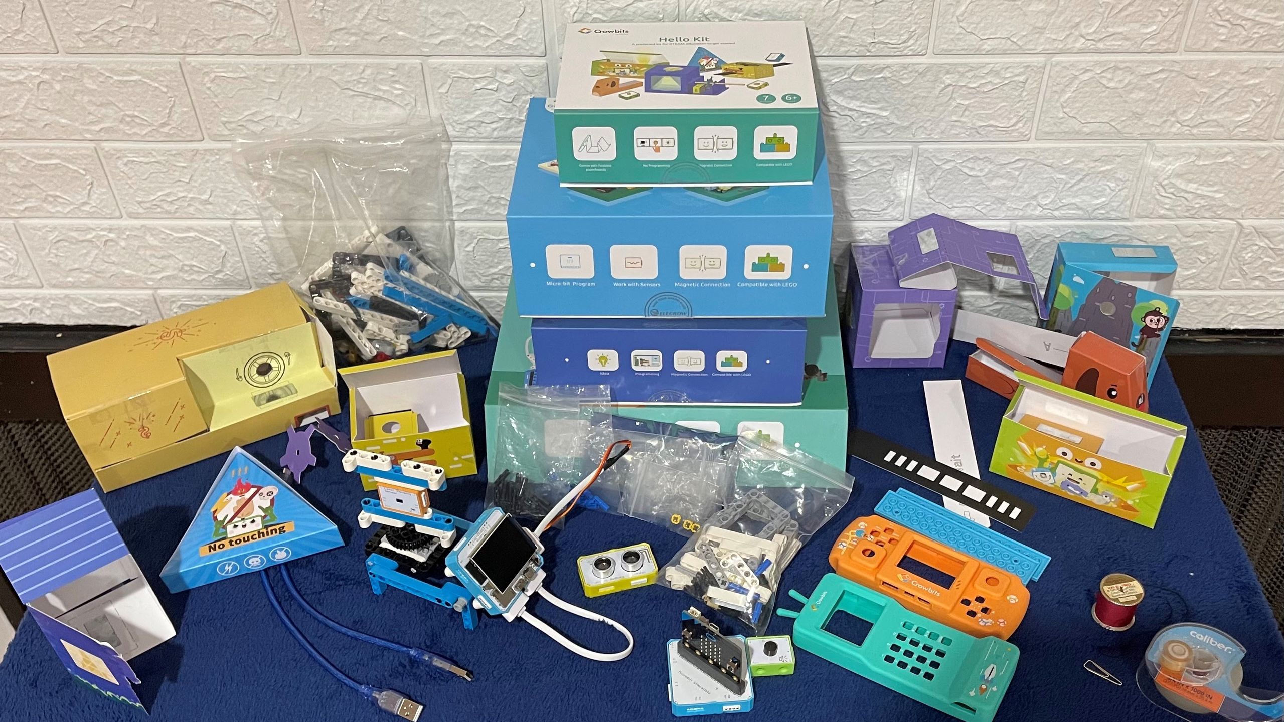 Crowbits' Programmable Magnetic Blocks STEM Kit Review: Build