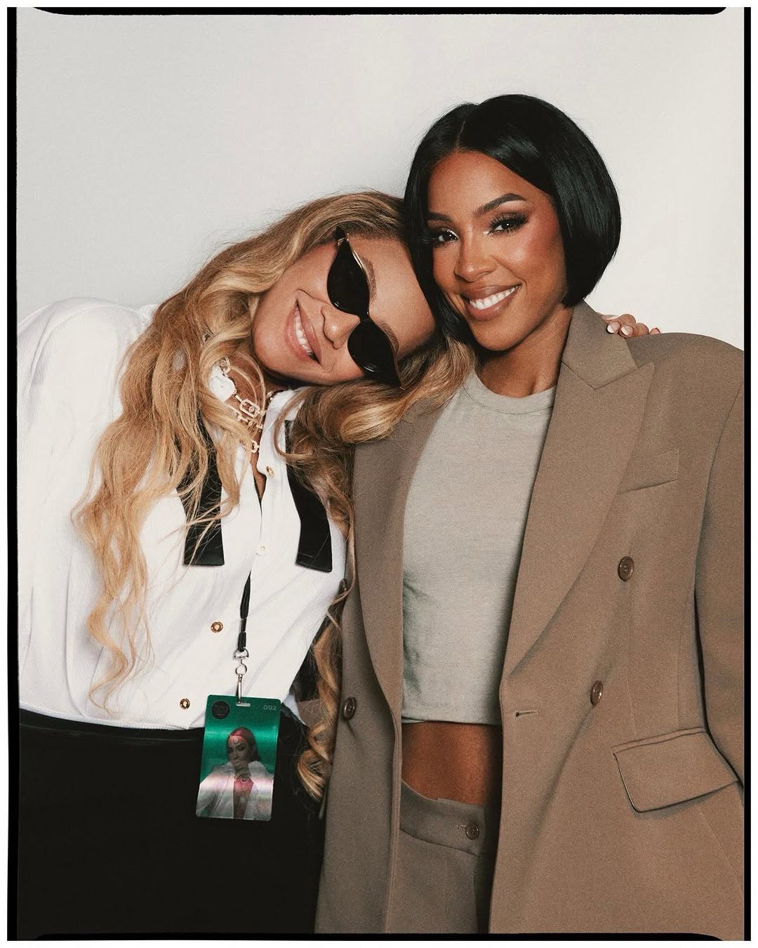 Beyonc&amp;eacute; reunited with Kelly Rowland in a menswear-inspired concert outfit and gold jewelry