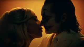 Joaquin Phoenix and Lady Gaga kissing in Joker 2