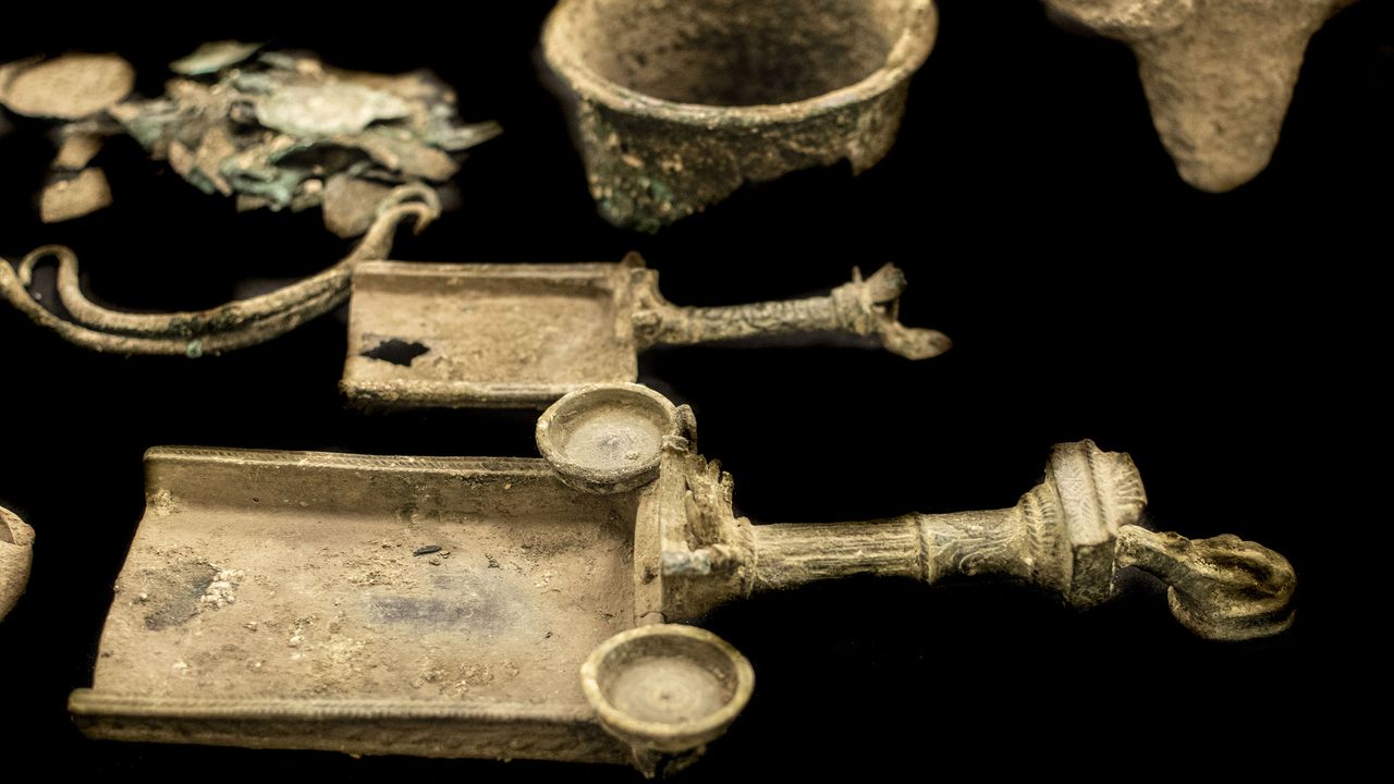 Police in Jerusalem have seized a hoard of stolen antiquities in Jerusalem, including coins, incense burners and ceramics.