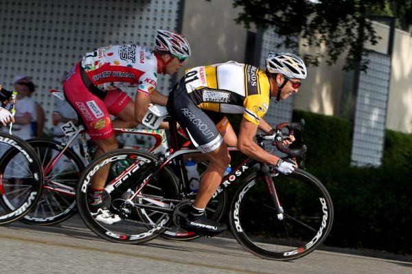 Francisco Mancebo (Realcyclist.com) protecting his GC lead in the crit