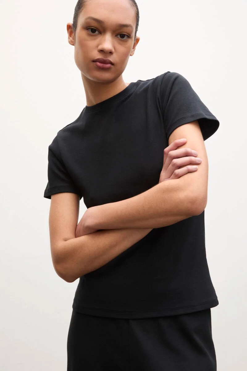Julie Josephine, Agnes Tee