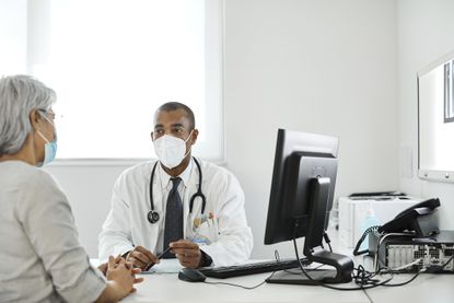 A patient chats with a doctor.