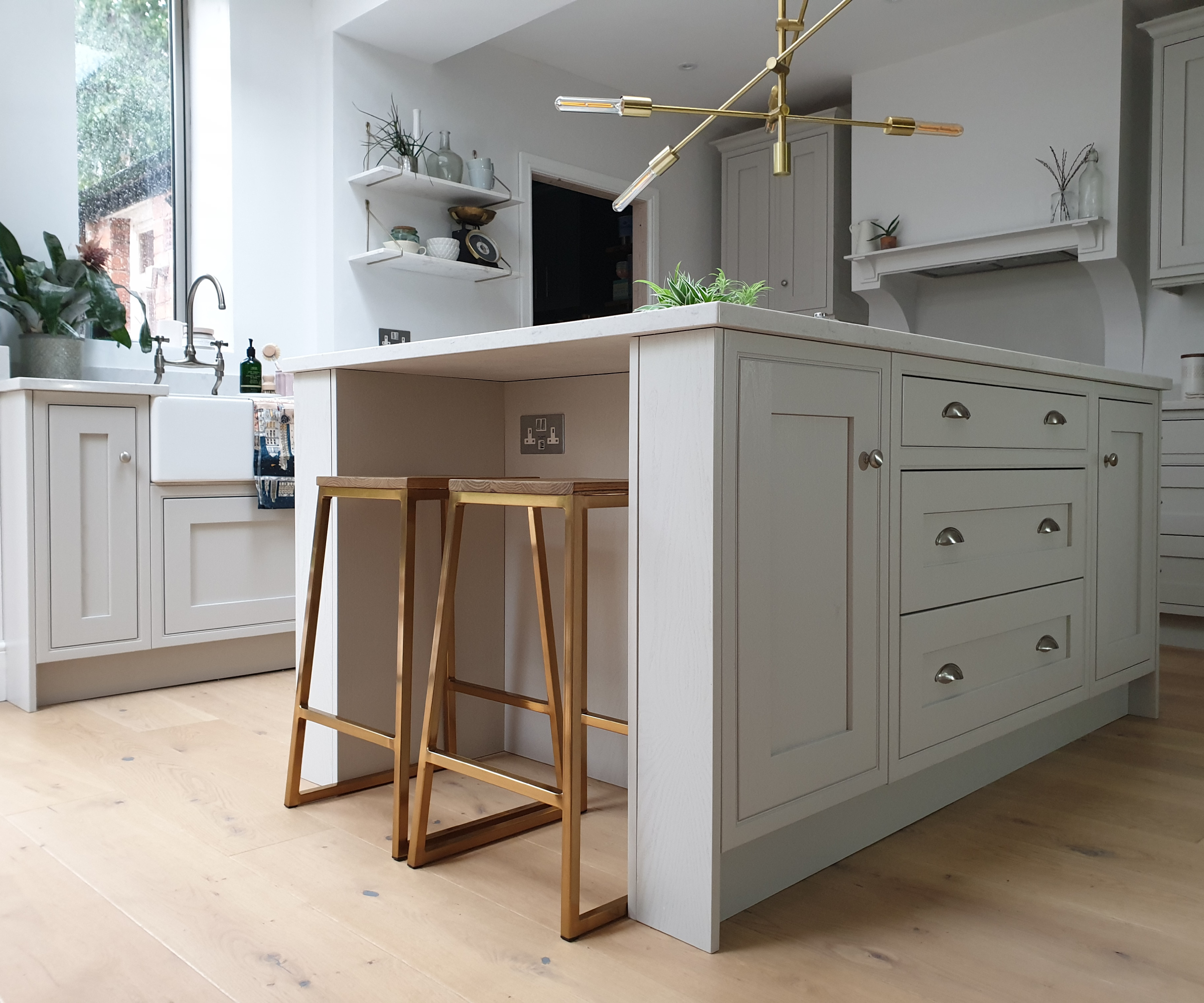 small breakfast bar area on island with sockets underneath worktop