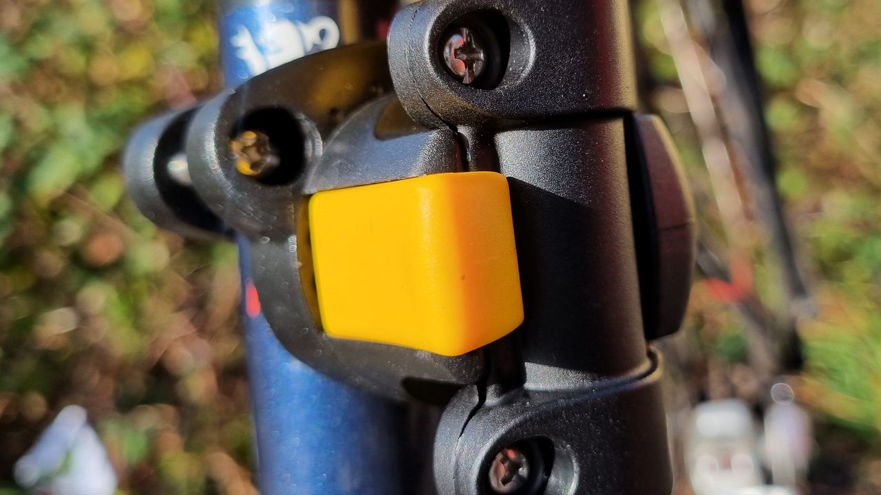 Onguard 8003 Pitbull mounting bracket fixed to a bike