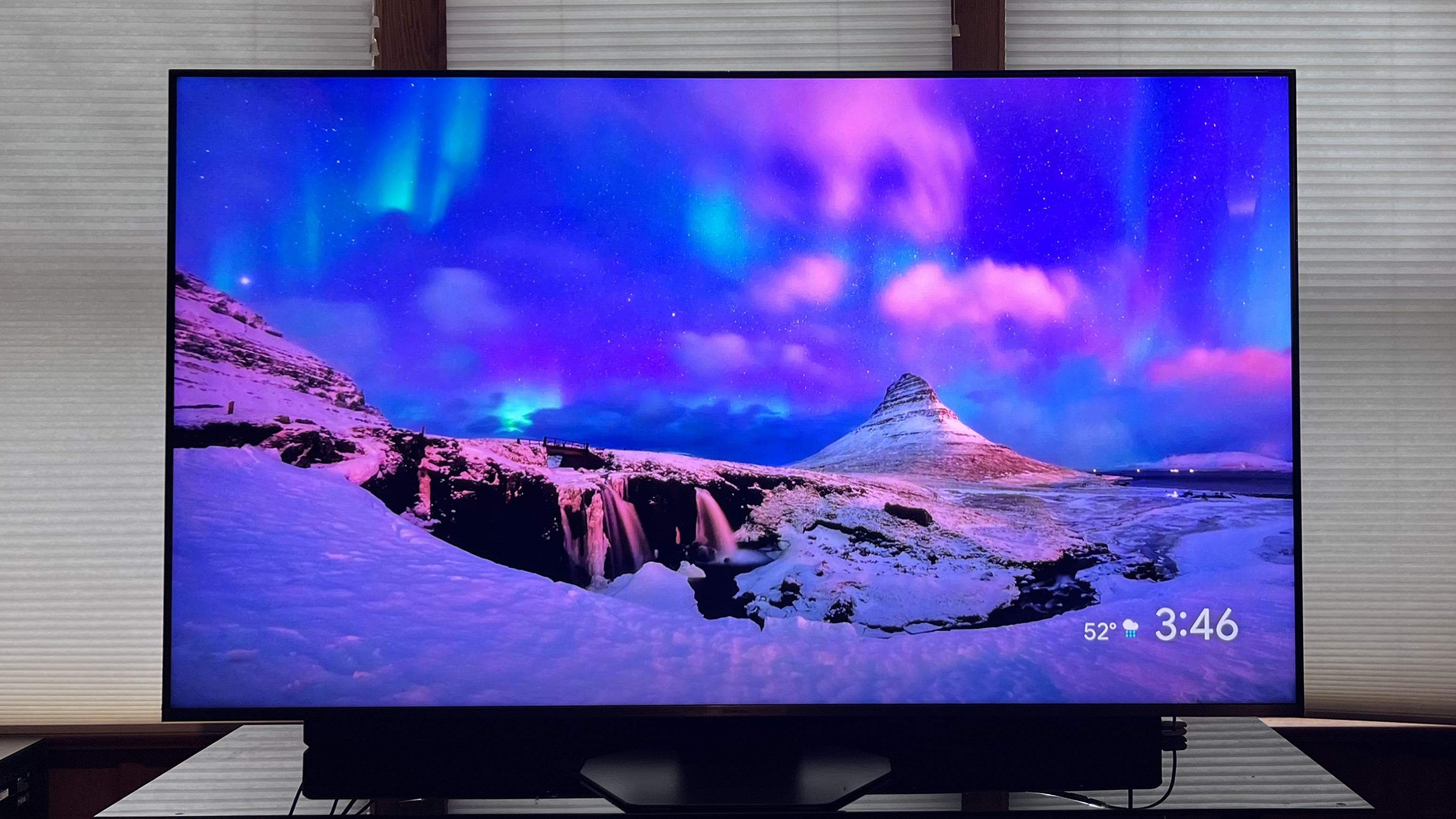 Hisense U8QG showing image of northern lights