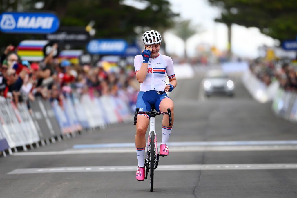 WOLLONGONG AUSTRALIA SEPTEMBER 24 Zoe Backstedt of United Kingdom celebrates winning during the 95th UCI Road World Championships 2022 Women Junior Road Race a 672km one day race from Helensburgh to Wollongong Wollongong2022 on September 24 2022 in Wollongong Australia Photo by Tim de WaeleGetty Images