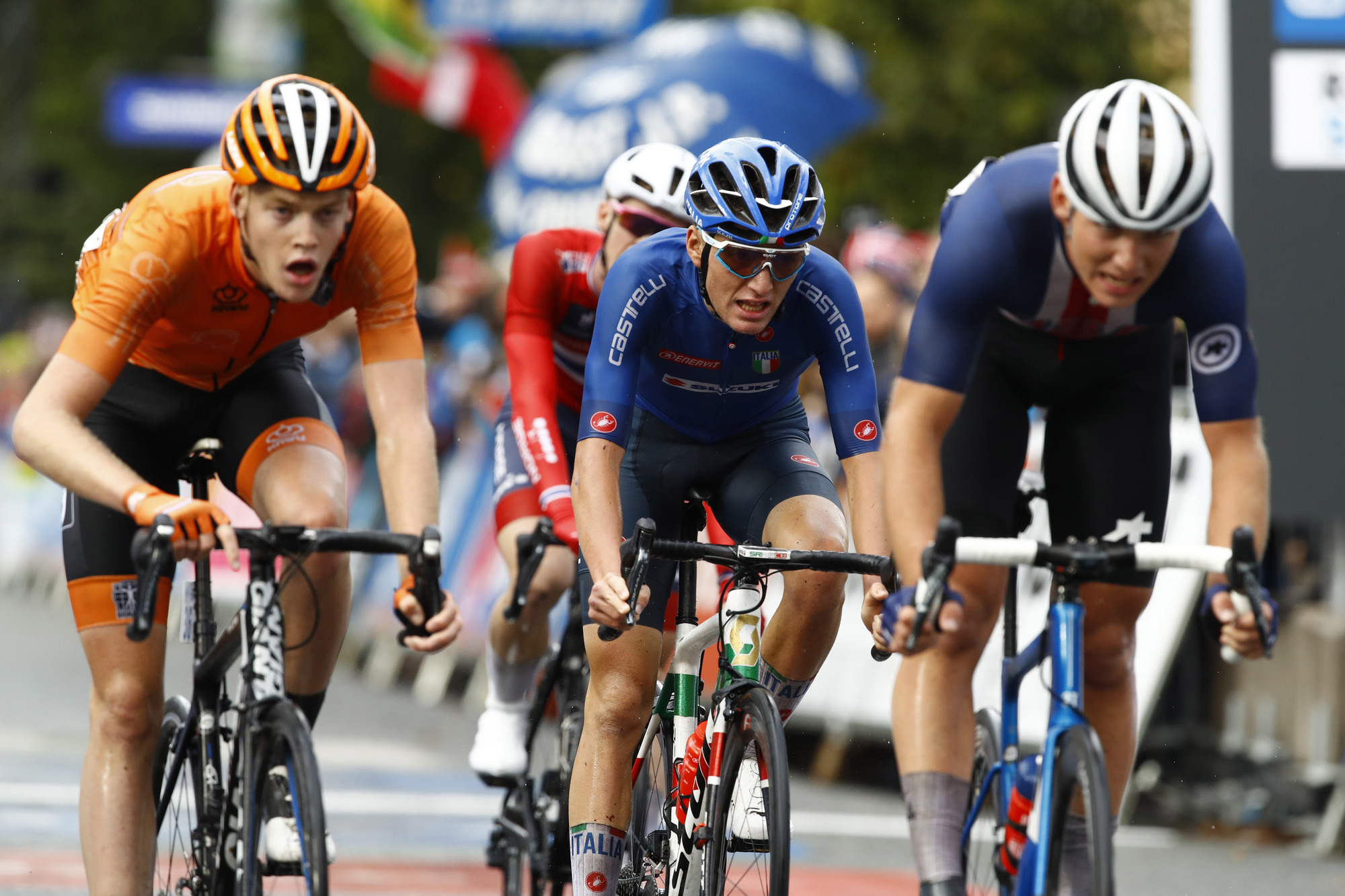 World Championships: Simmons solos to victory in junior men's road race ...