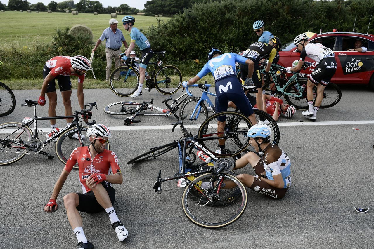 A big crash disrupted the peloton with 5km to go