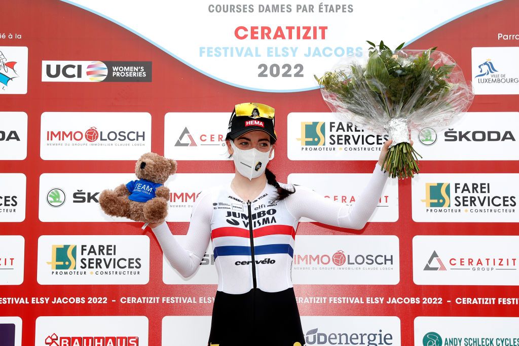 LUXEMBOURG CESSANGE LUXEMBOURG APRIL 29 Anna Henderson of United Kingdom and Jumbo Visma Women Team celebrates at podium as stage winner during the 14th Ceratizit Festival Elsy Jacobs 2022 Prologue a 22km Individual Time Trial stage from Cessange to Cessange ITT felsy on April 29 2022 in Luxembourg Cessange Luxembourg Photo by Bas CzerwinskiGetty Images