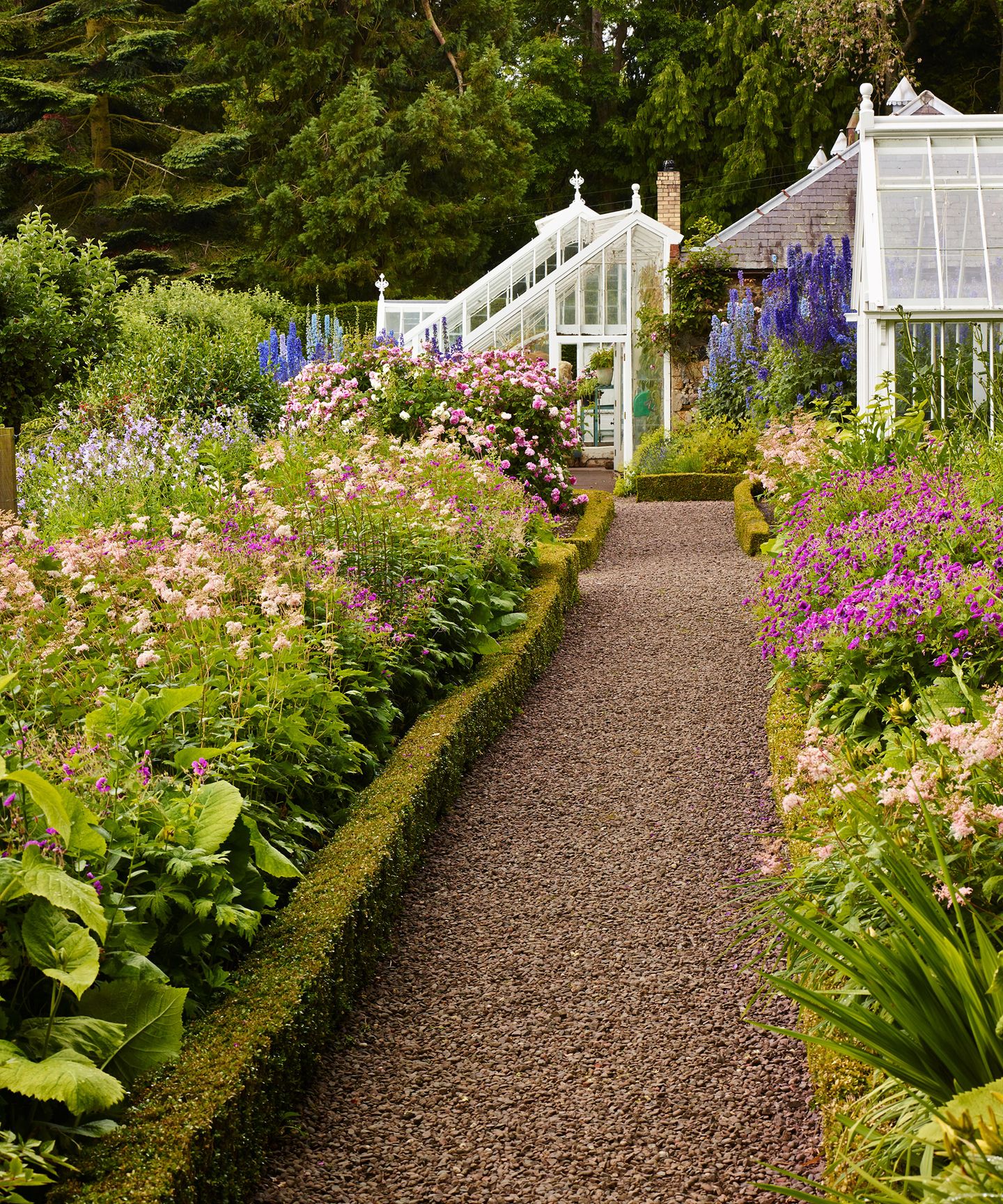 Garden edging ideas: Create neat, tidy and decorative borders | Country