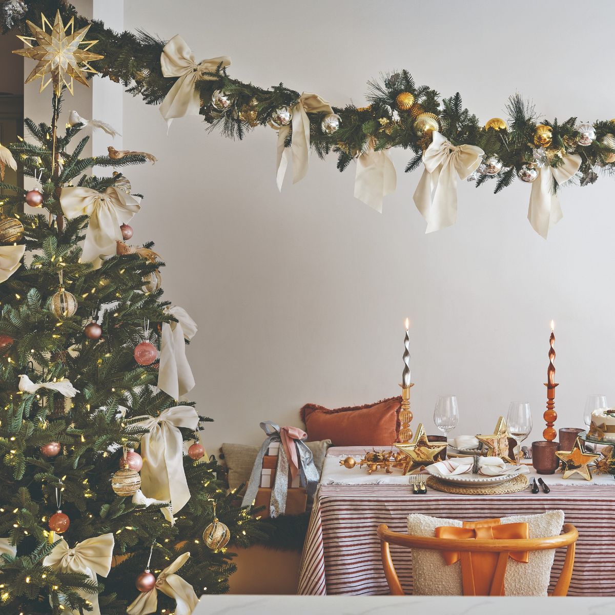 Les nouilles de piscine sont la tendance festive inattendue qui déferle sur les réseaux sociaux comme le moyen le plus simple de créer une exposition florale de Noël à couper le souffle.