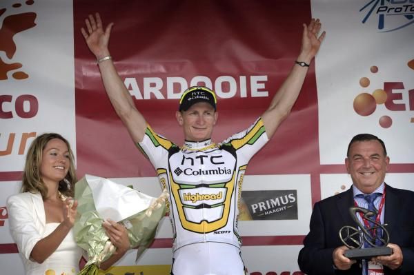 Andr&eacute; Greipel's (HTC-Columbia) celebrates his victory on the podium.