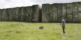 The Glade wall in Maze Runner with Dylan O'Brien's Thomas