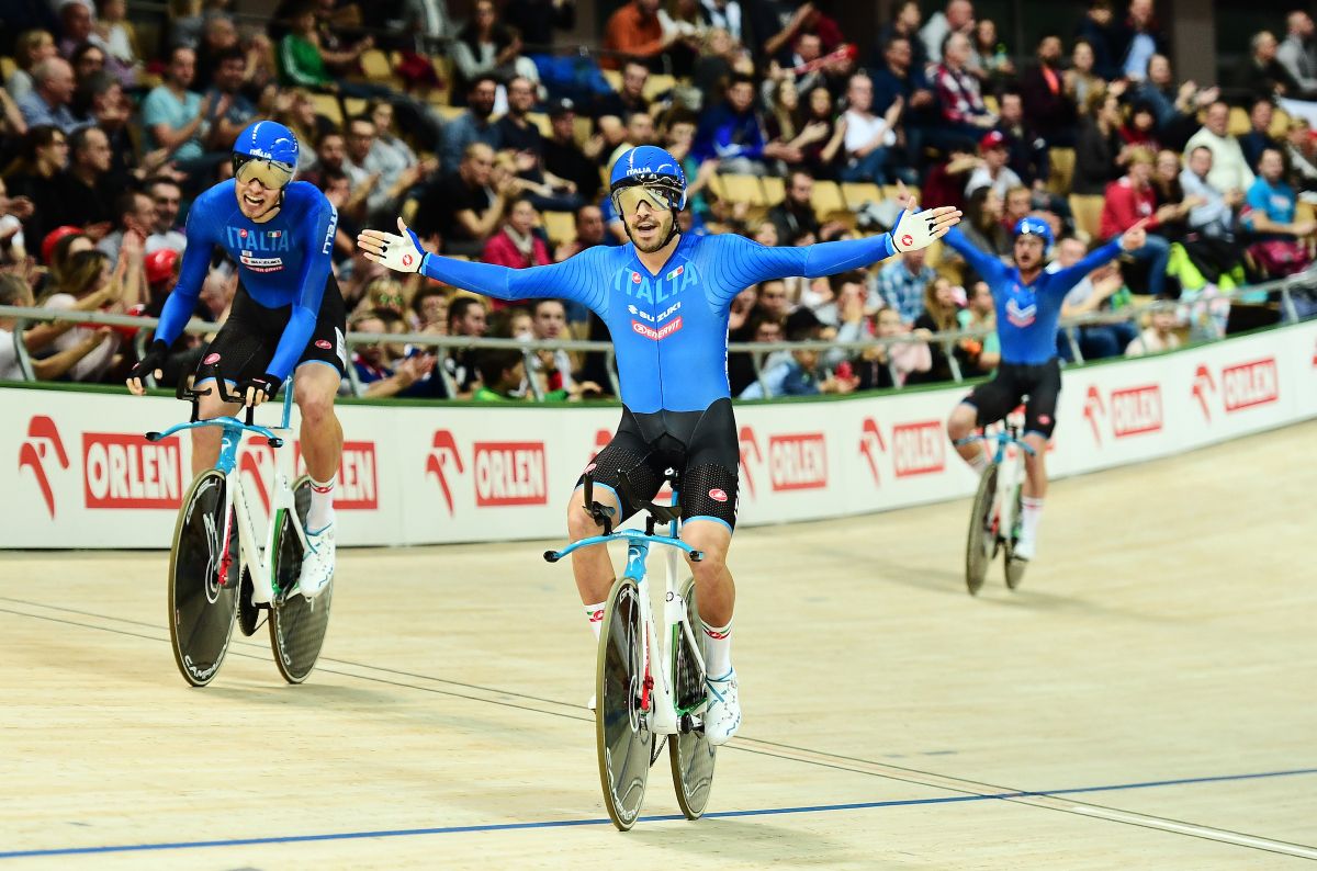 The Italy quartet celebrates team pursuit victory