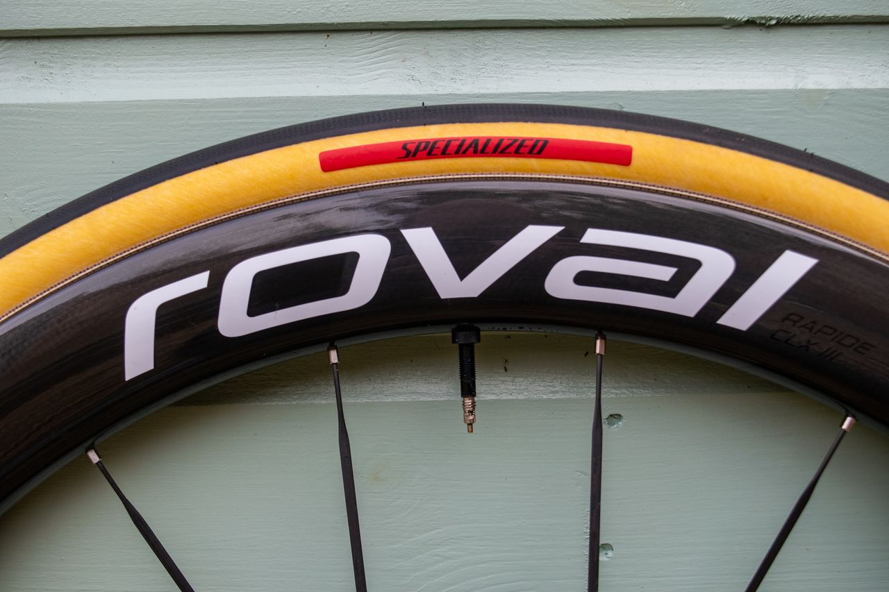 A Specialized Cotton TLR tyre mounted to a Roval Rapide CLX III wheel