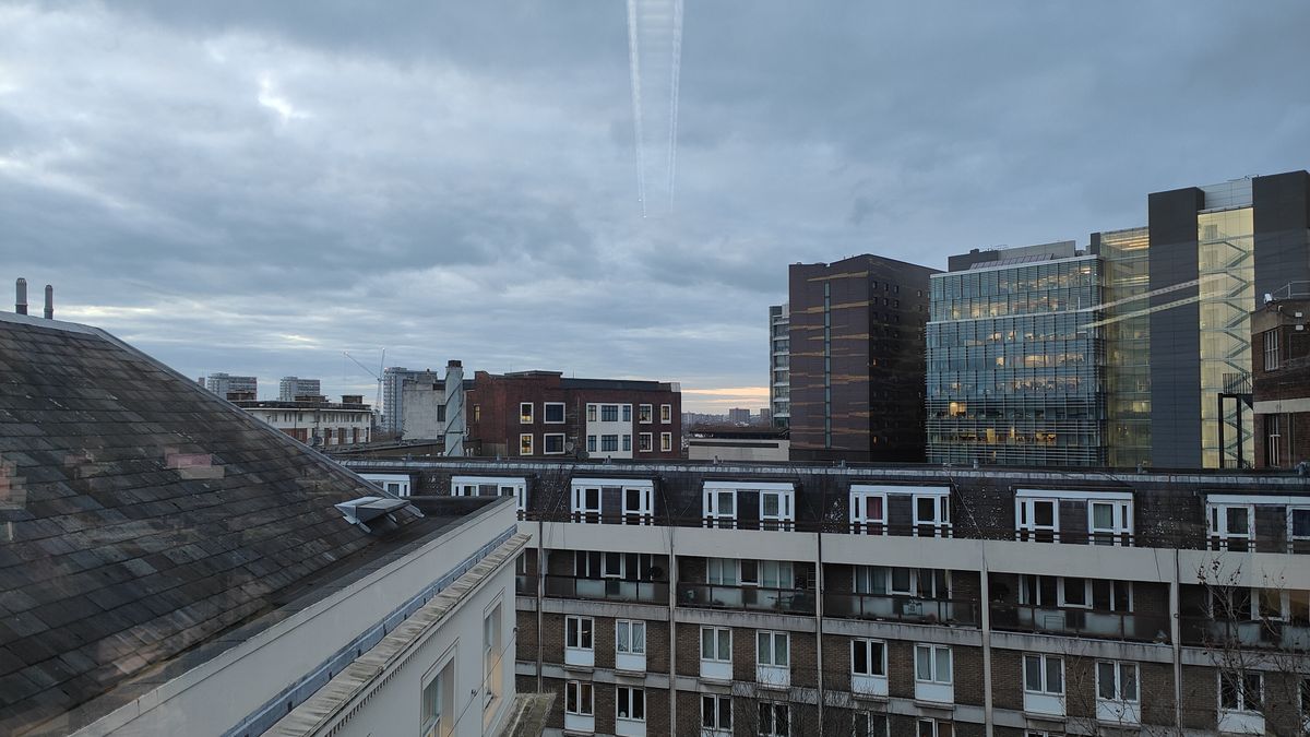 Oppo Find X5 Pro low-light photo