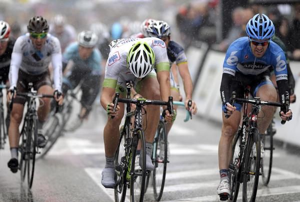 Marcel Kittel timed his bike throw perfectly to win the Scheldeprijs