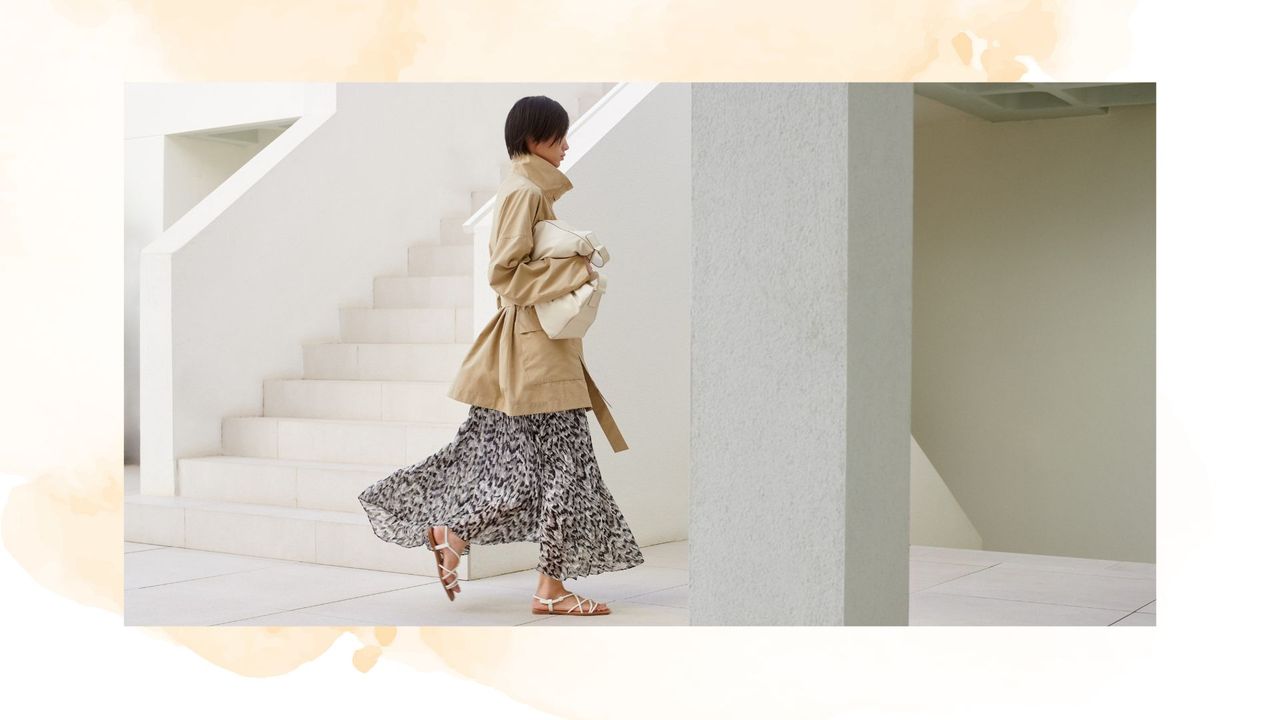 model holding the new uniqlo puffy bag in white