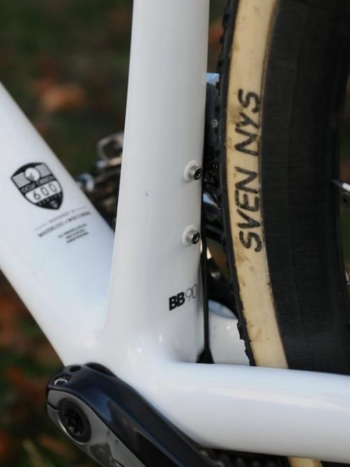 Two external bolts secure the Di2 internal battery within the seat tube