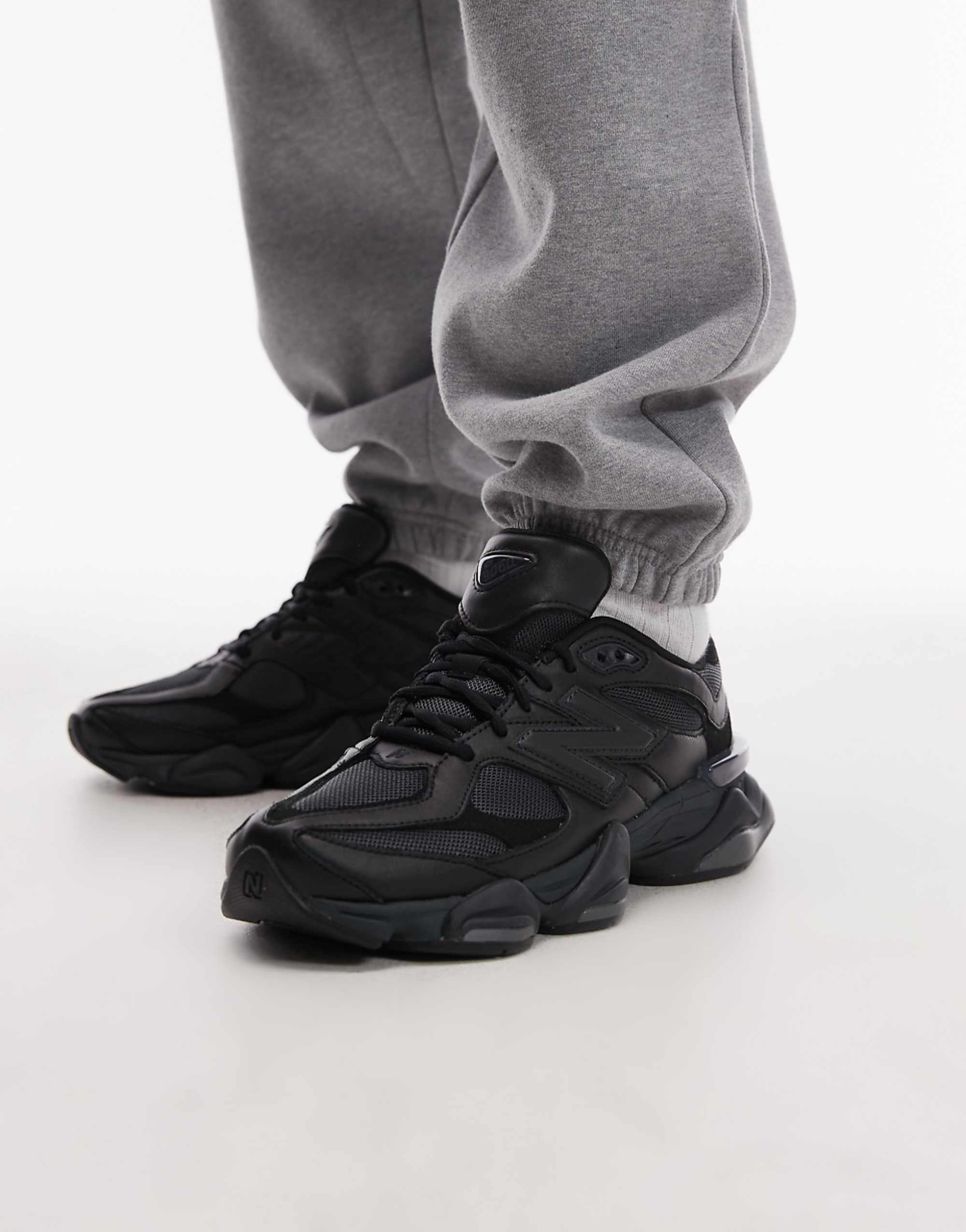New Balance 9060 Unisex Trainers in Triple Black