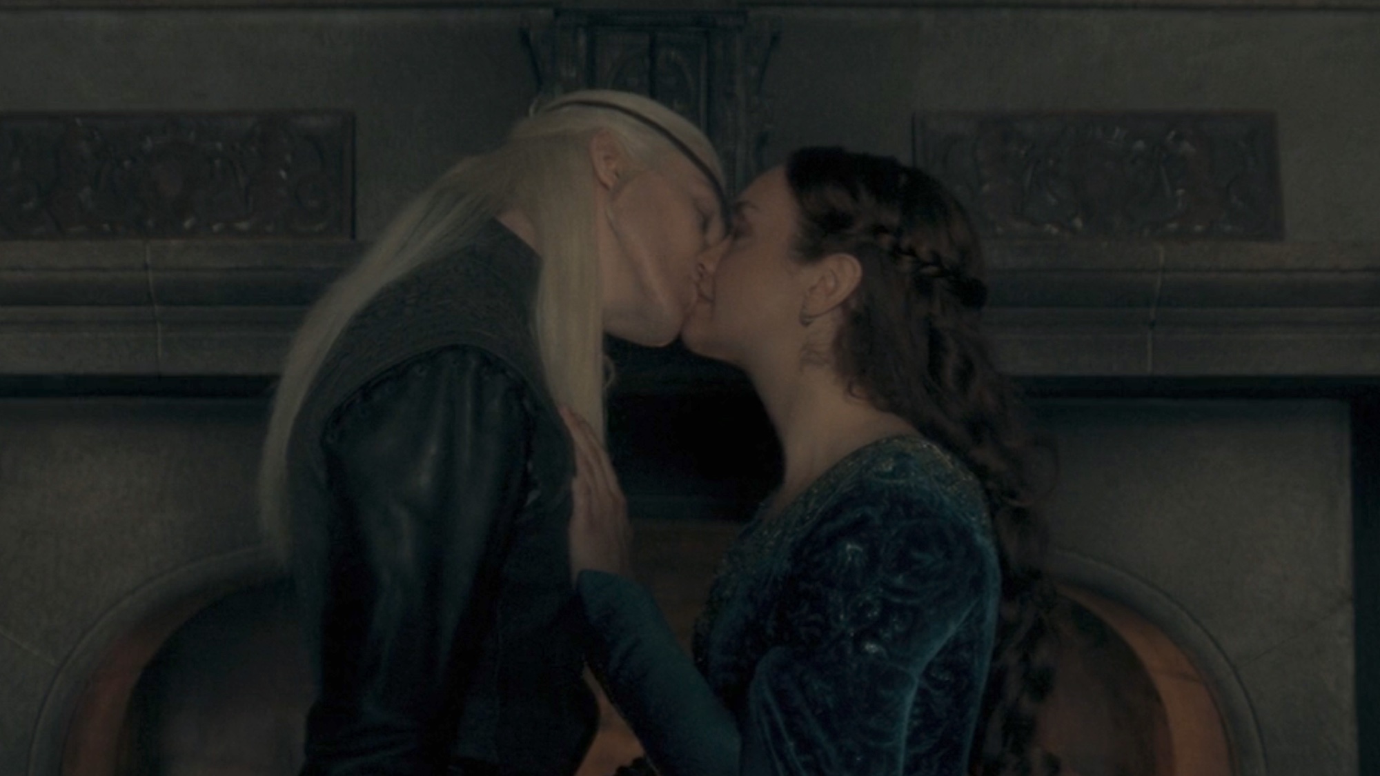 Alicent and Aemond kissing in HOTD Season 3 episode 1.