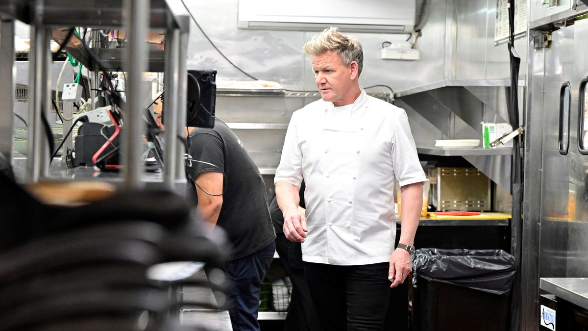 Gordon Ramsay at Bel Aire Diner in the season premiere of Kitchen Nightmares season 8