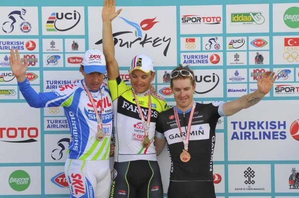 Kenny Van Hummel (Skil-Shimano), Andrea Guardini (Farnese Vini-Neri Sottoli) and Tyler Farrar (Garmin-Cervelo) after the stage.