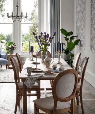 Design Idea: Contrasting King & Queen Dining Chairs