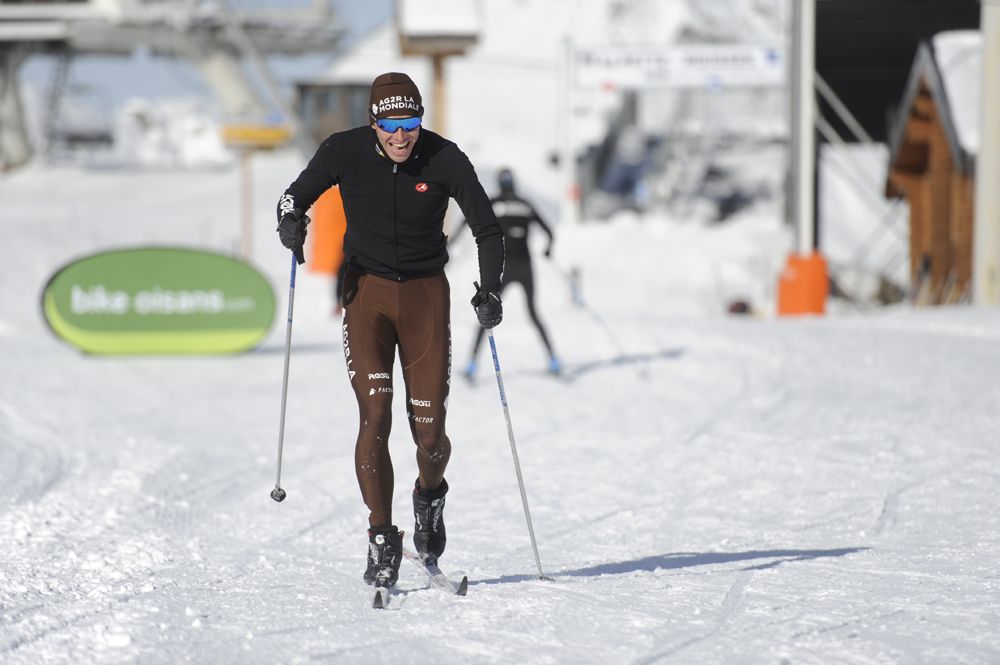Oliver Naesen's unorthadox skiing technique