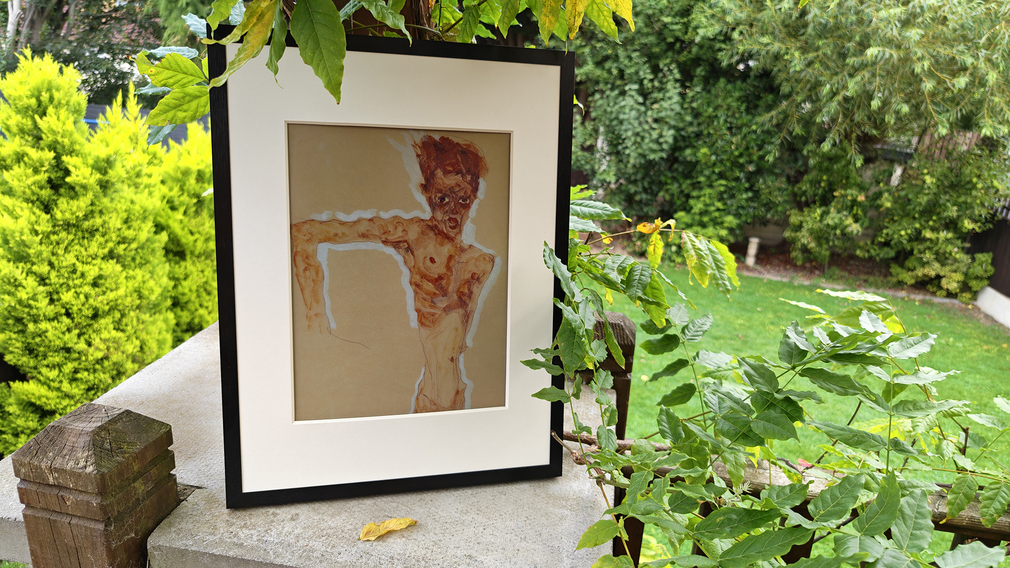 Photos of the SwitchBot AI e-ink picture frame. 