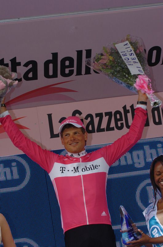 Jan Ullrich celebrates his time trial victory at the 2006 Giro