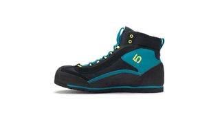 How to stand up paddleboard: Five Ten waterproof shoes