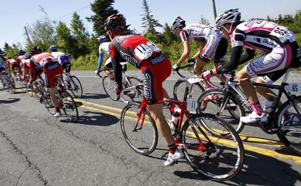 Team BMC's Chris Butler (left) and Shaun McCarthy (Garneau Club Chaussure).