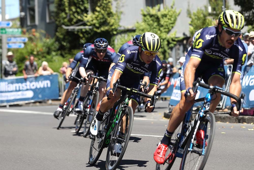 Caleb Ewan follows the wheels