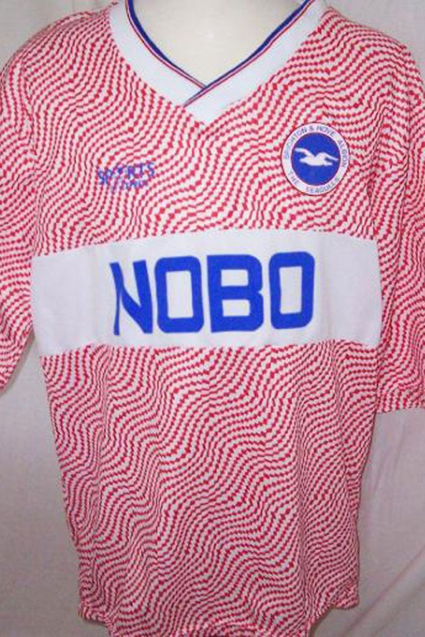 50-worst-football-kits-ever-10-1556697293-7iZ4-column-width-inline