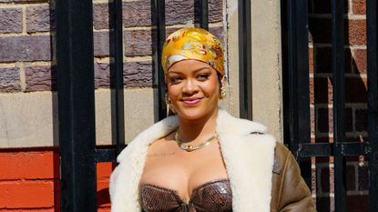 rihanna headscarf